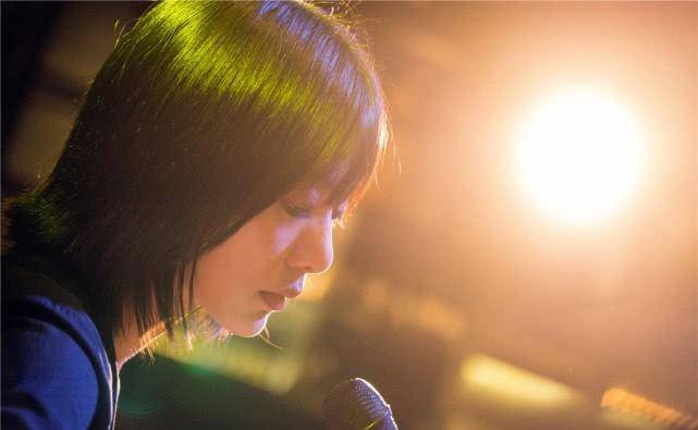 原创王真儿网剧唐人街探案中扮演阿温曾两次合作李现被称为高级脸