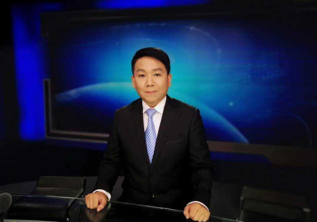 而从2001年开始,马锐在新疆艺术学院播音主持专业担任老师,以传帮带的