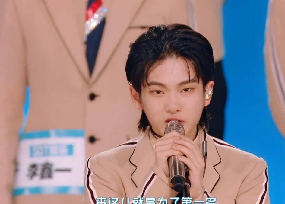 周震南在节目中也展现了他出道两年后的成长,和小组