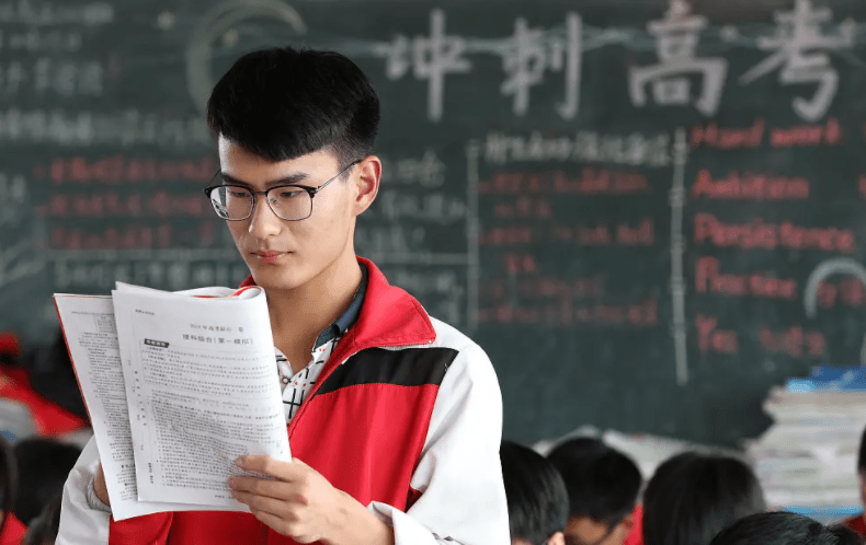 河南省再创新高，2022年各省参加高考人数被曝光，有人欢喜有人愁