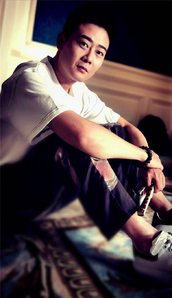 原创栾云平晒自拍求彩虹屁张云雷上演追星现场和烧饼互动画风突变