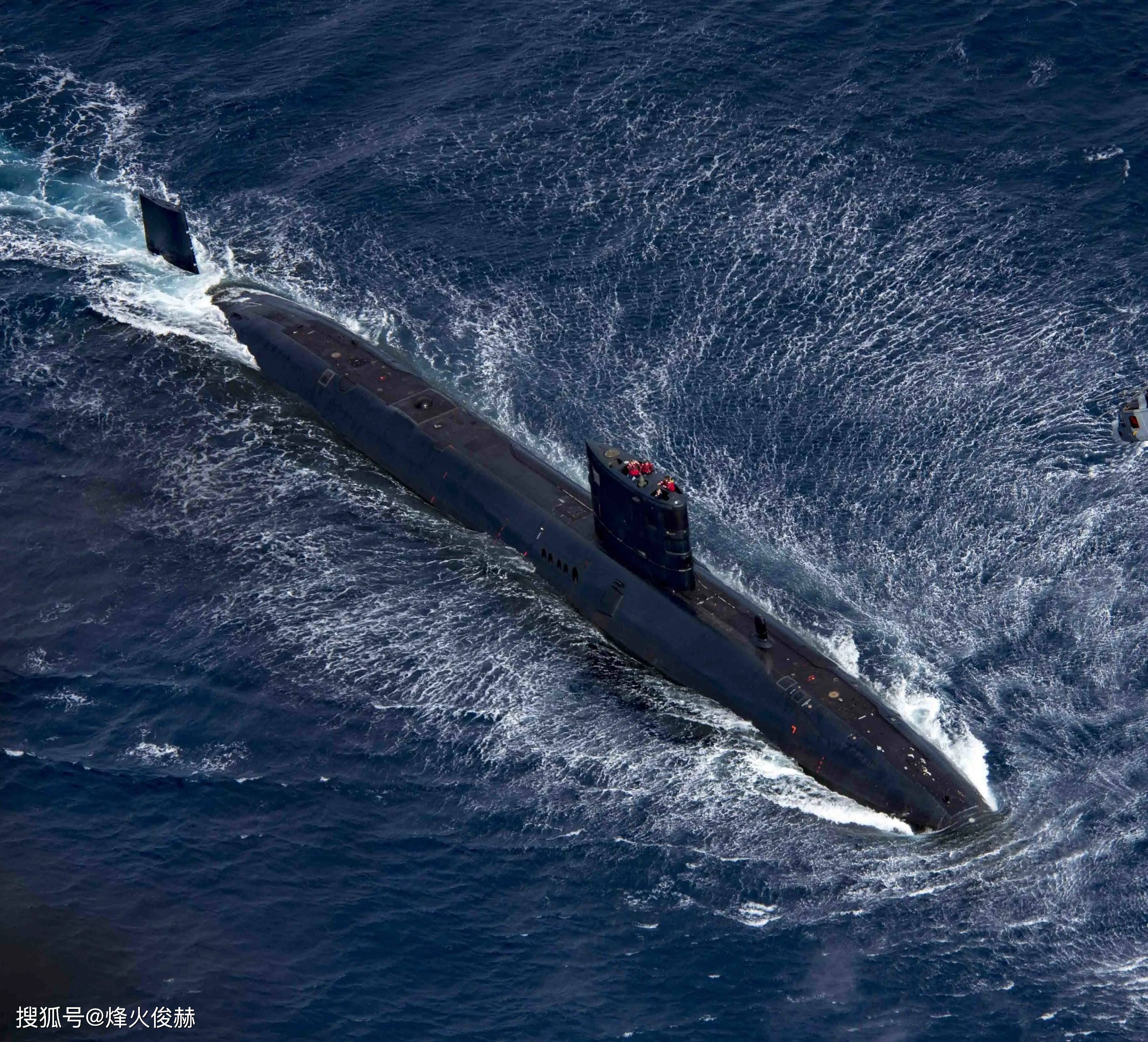 此前北部战区海军潜艇部队公开了弹药更新画面,水兵将yj