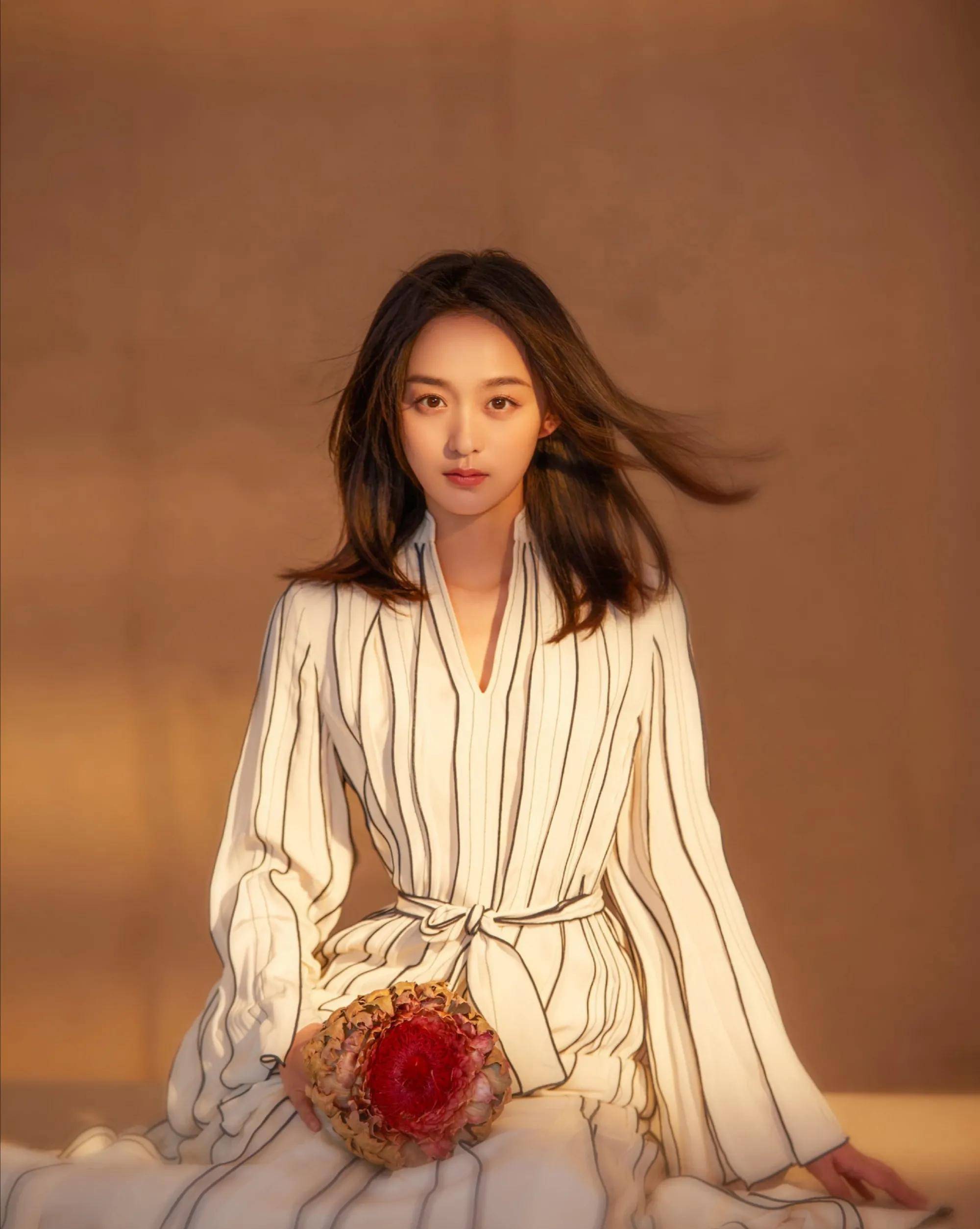 原创跨界女孩何泓姗一看就是为爱付出的脸但我却觉得她活明白了