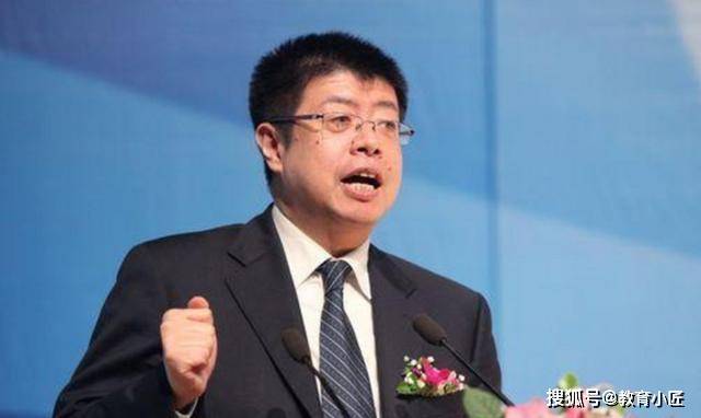 北京大学中文系教授张颐武犯了不该犯的错误，留下把柄，笑趴网友