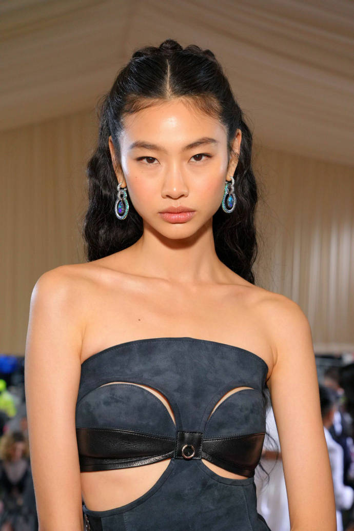 原创59岁杨紫琼气场太强了皮肤状态令人羡慕网友好美气势十足