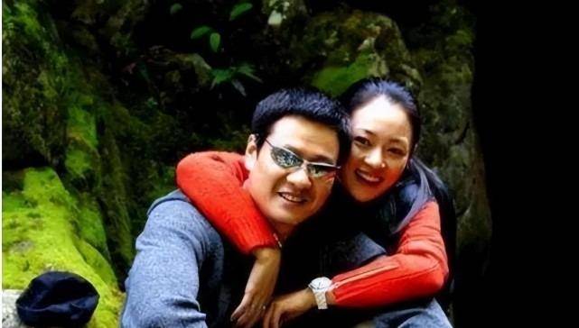 连奕名和原配陈佳妍离婚后两人如今生活一个天上一个地下