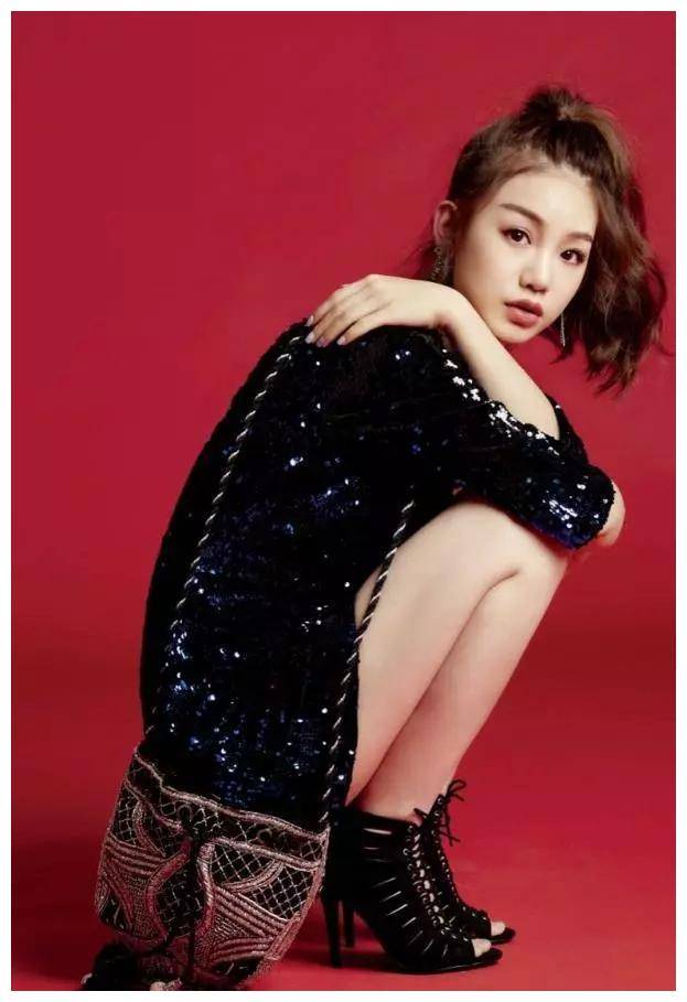 原创上帝放弃101女孩徐梦洁的腿了当她穿短裤时小腿比男生还粗