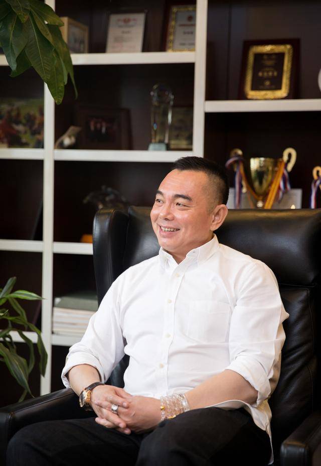 "多金女王" 李湘的11年强势史,和她身后的4个男人_王岳伦_关卫民_湖南