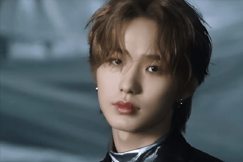 李逸, 贝斯手孙首地,键盘手赫沐恩和鼓手凡耀辉刚爆出几张照片和视频