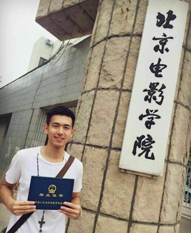 痞可帅大叔-李现应该是童话里走出来的白马王子_happy_高中_情人节