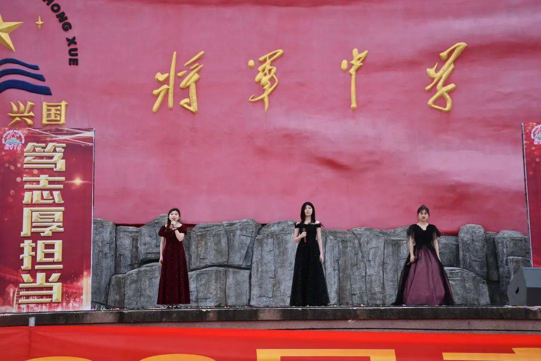 十八而志莫负年华兴国县将军中学举行2022届高三成人礼活动