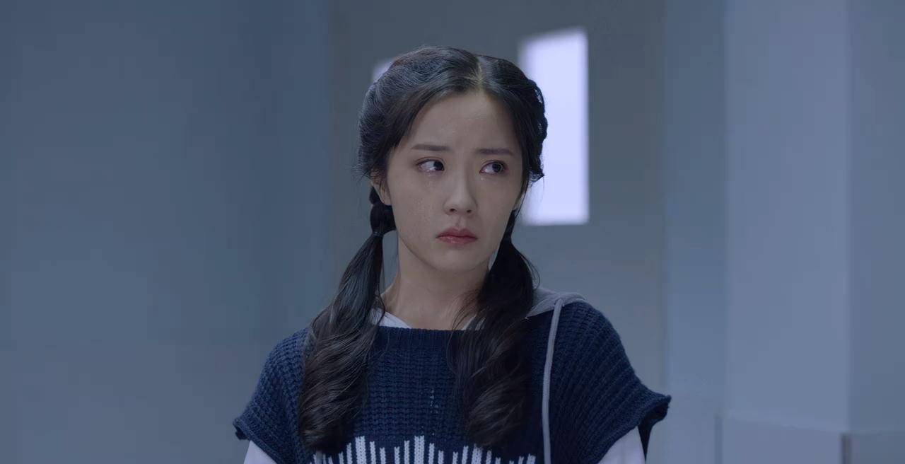 苗露的身份看着非常简单,大学生,苗霏的妹妹,苗焕