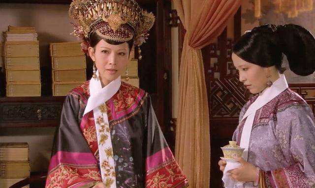 纯元美若天仙,性格良善,即使是对崔槿汐这样的下人都很好.