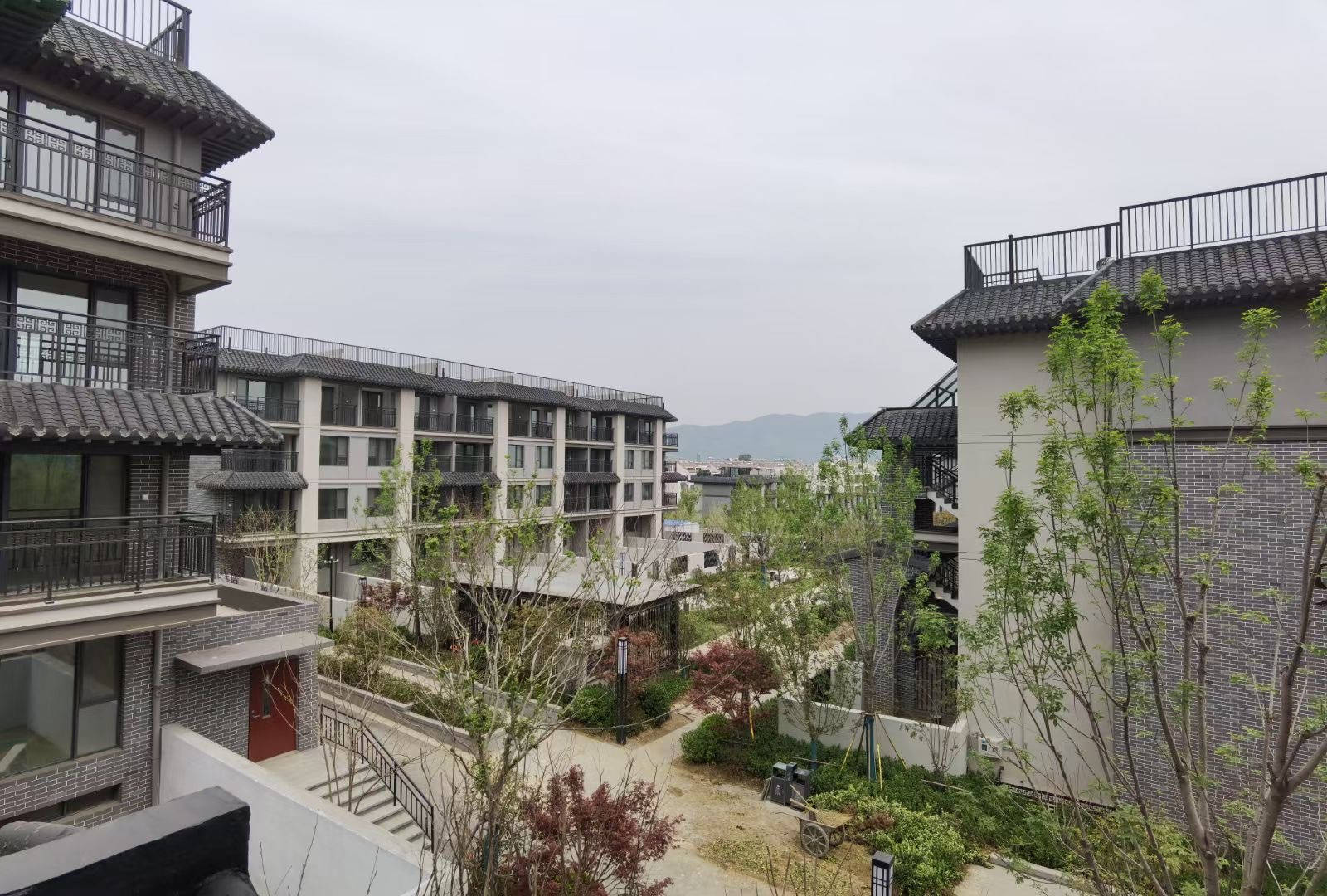 泰安轻舟工地巡检:泰安绿地溪山境150㎡上叠墅施工实拍_空间结构_大宅