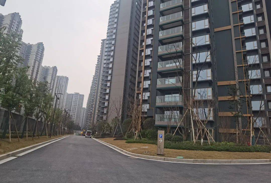 十,华府金沙名城交房时间:2022年8月楼盘地址:青羊区金凤路2号上批次