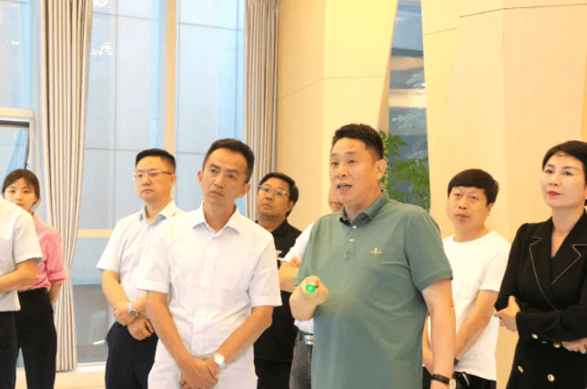 墨江县委副书记县长王冕一率考察团莅临金源鸿集团考察调研