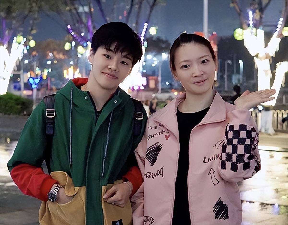 除了陈清晨和贾一凡之外,黄雅琼也是沙西丽的好姐妹,不过黄雅琼本次