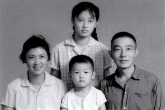 红极一时的汪嘉伟:离婚又再婚,导演儿子是我的心痛与骄傲_邓星_张瑜