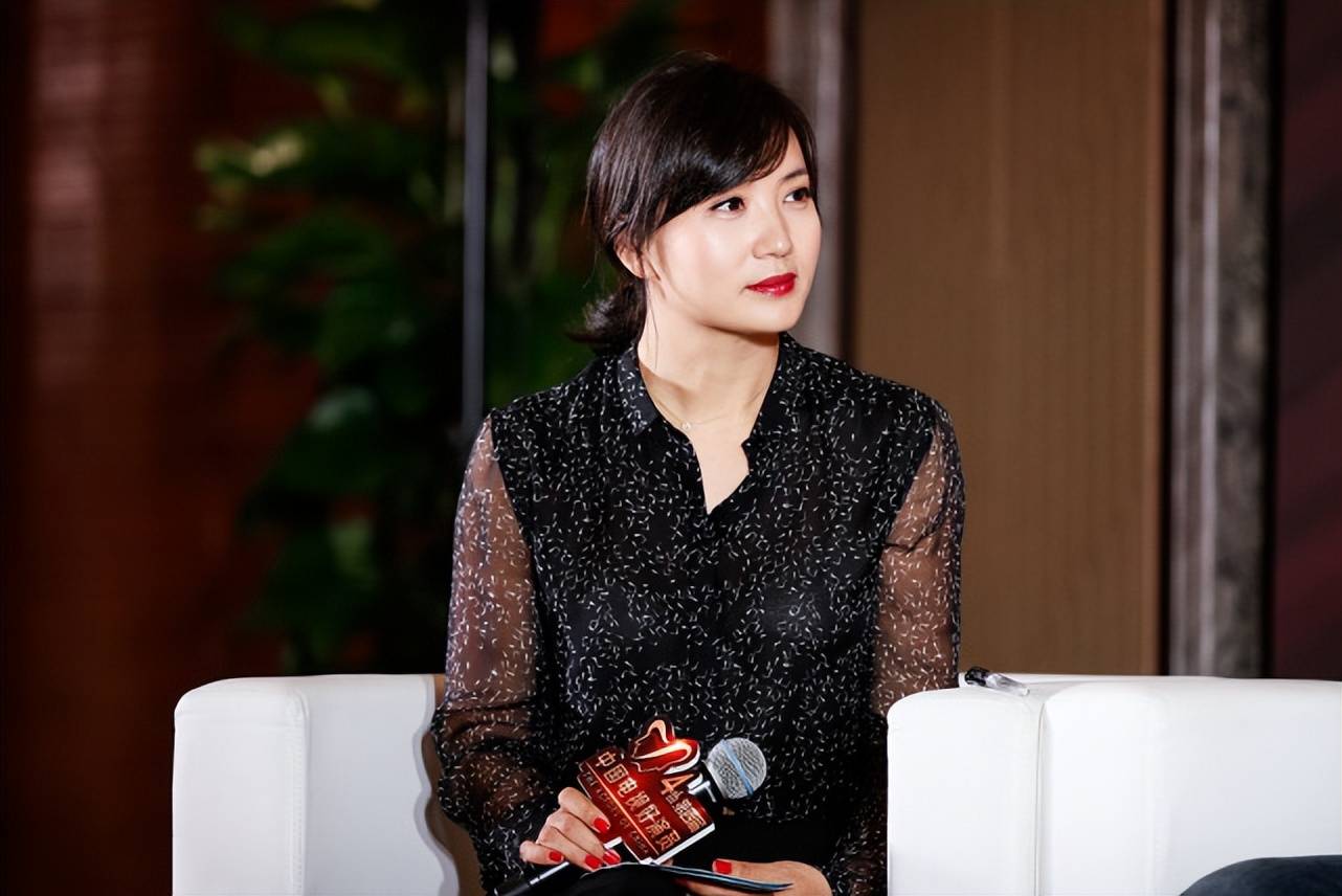 原创陈好还是当年那个万人迷穿黑色衣服涂红唇美艳大方不老气