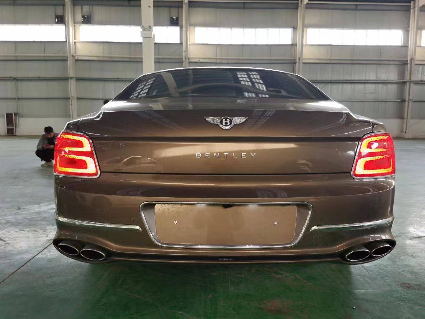 宾利 飞驰 深羊绒金/熏橡木棕 2022款 4.0t 欧规版_搜狐汽车_搜狐网