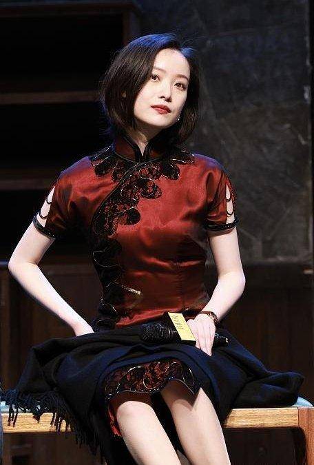 原创倪妮上海演话剧穿旗袍眼波流转尽显风情为什么她穿什么都好看