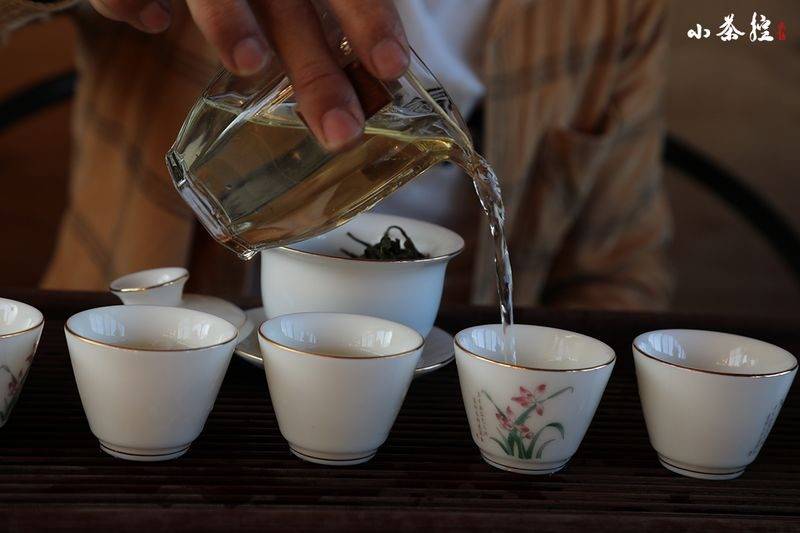 是什么影响了茶叶中的咖啡因的含量？