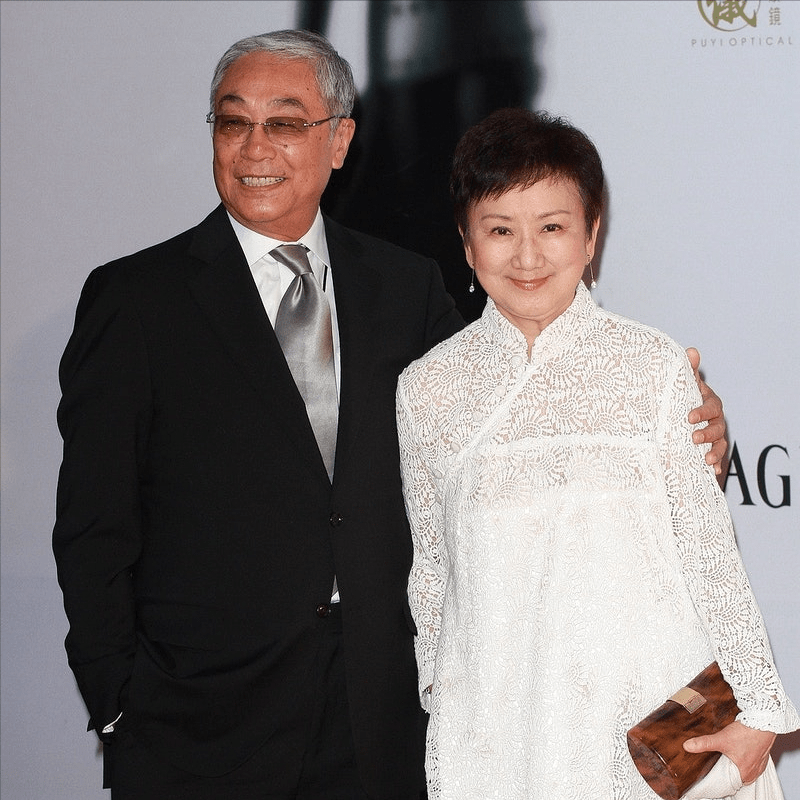 原创老戏骨曾江猝逝2400万房产全留给第三任妻子焦姣家人和谐有爱无