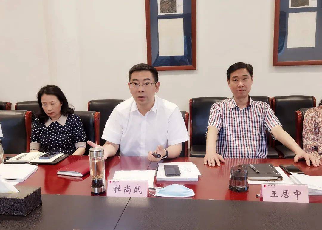 杜尚武首先为力方考察团的到访表示热烈欢迎,并对广汉的城市情况,规划