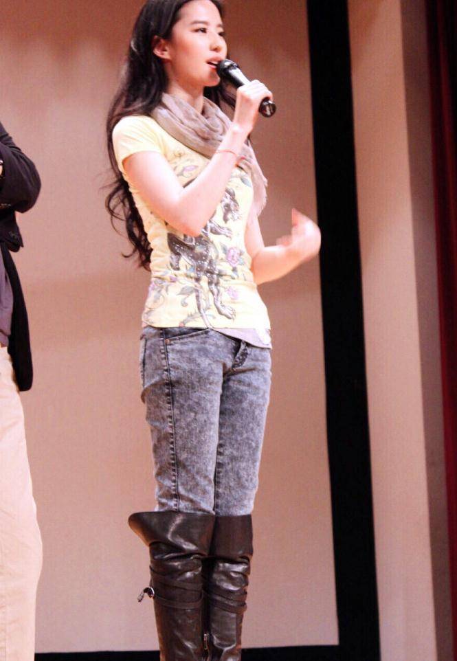 刘亦菲的神奇之处不管穿得有多土气质总是挡不住