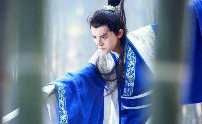 明星古装拿剑造型,这次真被罗云熙和易烊千玺帅到了_霍建华_感觉_帅哥