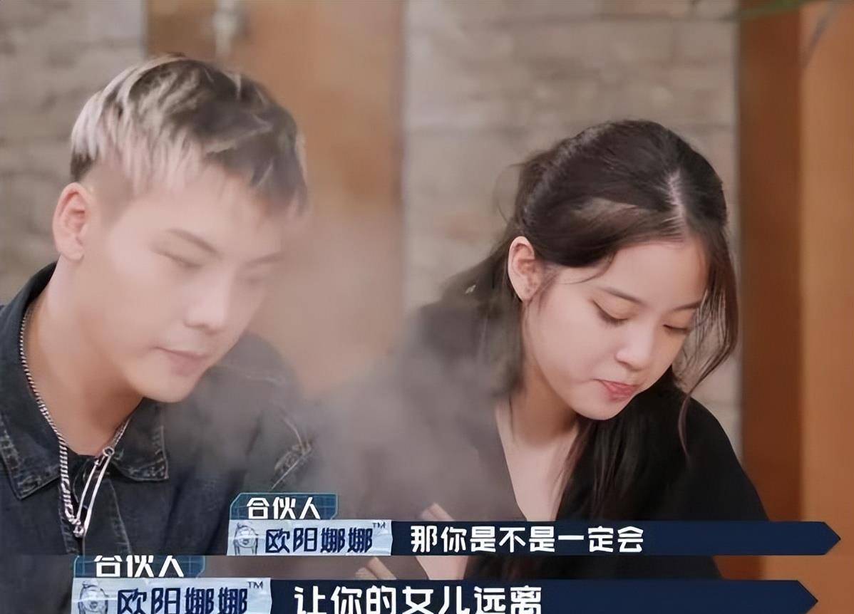 因为刘雨昕真诚的性格很讨人喜,范丞丞便自然而然地跟对方亲密了几分