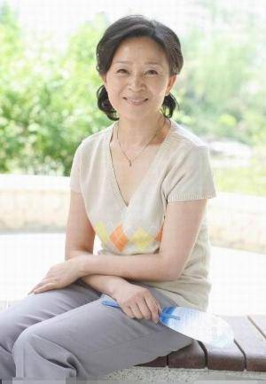 62岁的刘莉莉,女儿长相漂亮,老公比她还要小4岁