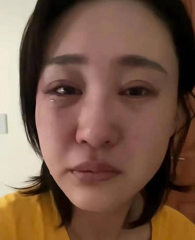 彭于晏当晚被爆出上海,被封杀时的样子很难看,留着一头乱发的胡须