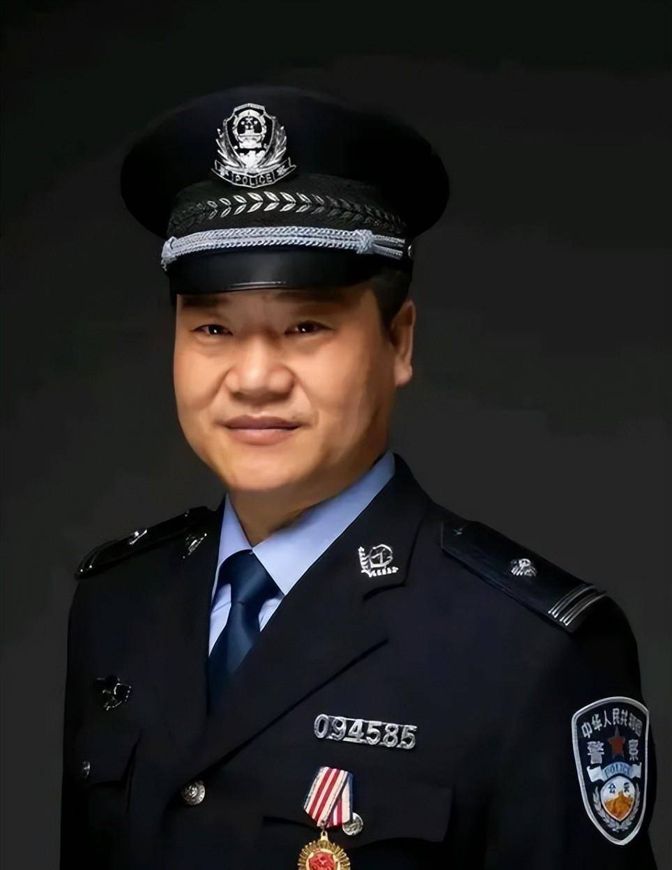 全网刷屏集体喊"老公"的警官有多帅_陈警官_质疑_刘警官
