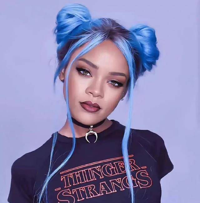 歌手里最成功的美妆博主——蕾哈娜