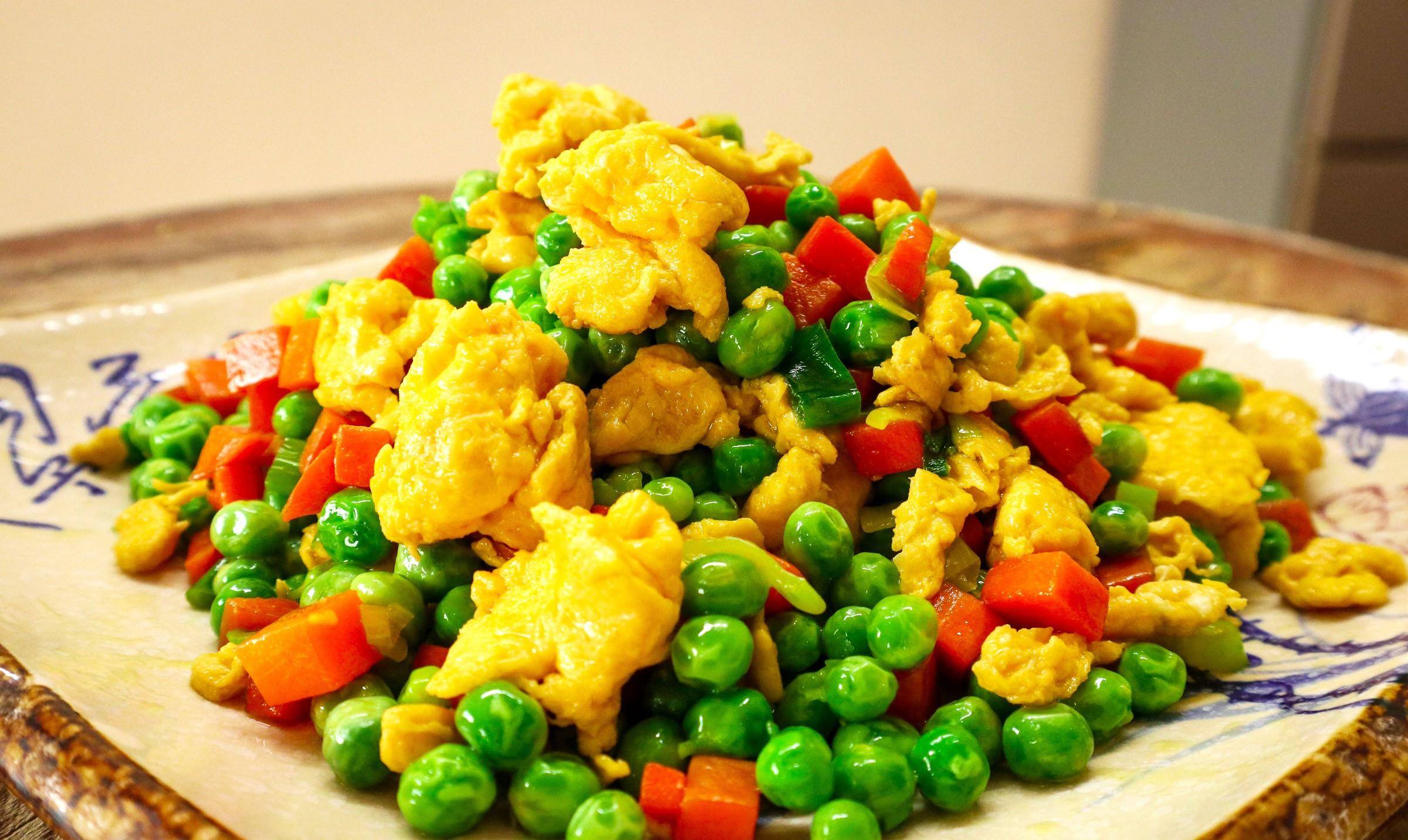 推荐食谱:【豌豆炒鸡蛋】俗话说:夏天吃肉,不如吃豆,豌豆正是夏天里的