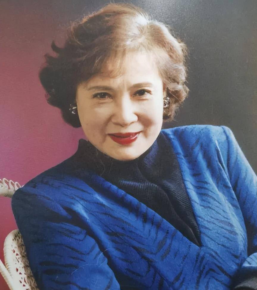 100岁老艺术家秦怡病逝,生前被欺骗家暴,晚年丧偶,丧子_人民艺术家