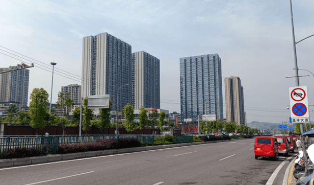 网传重庆蔡家某大型商业复工了现场实探场面让人大吃一惊