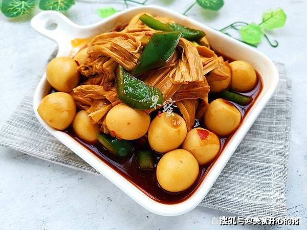 鹌鹑蛋烧腐竹,一道简单而味美的家常菜肴,咸鲜下饭,食材平民,味好营养