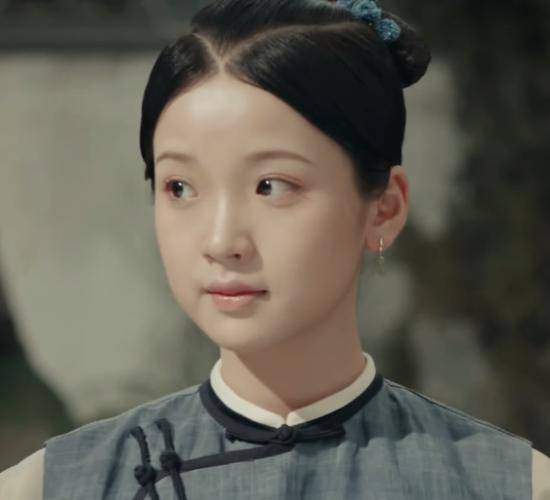 熟悉她的人都知道,张淼怡曾在影版《红楼梦》里饰演林黛玉一角,本身的