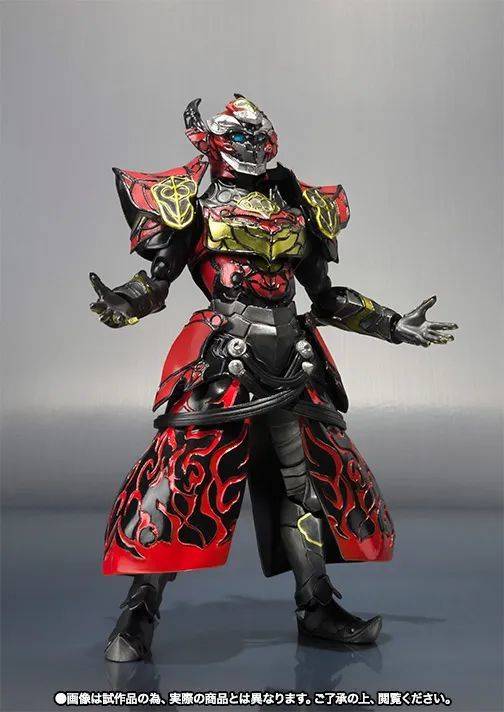 假面骑士铠武中发售的就是勋爵巴隆shf了,当时发售的价格是6600日元