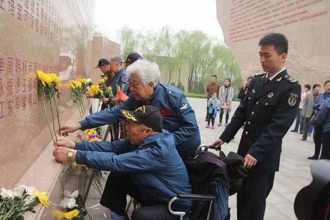 2016年6月,东北老航校飞行三期学员王天保,机械二期指导员胡溪涛寻访