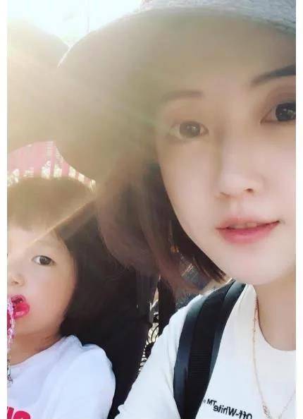 很有可能是因为是初恋情人,王思聪的确很喜欢她,王思聪也很喜欢小熊猫