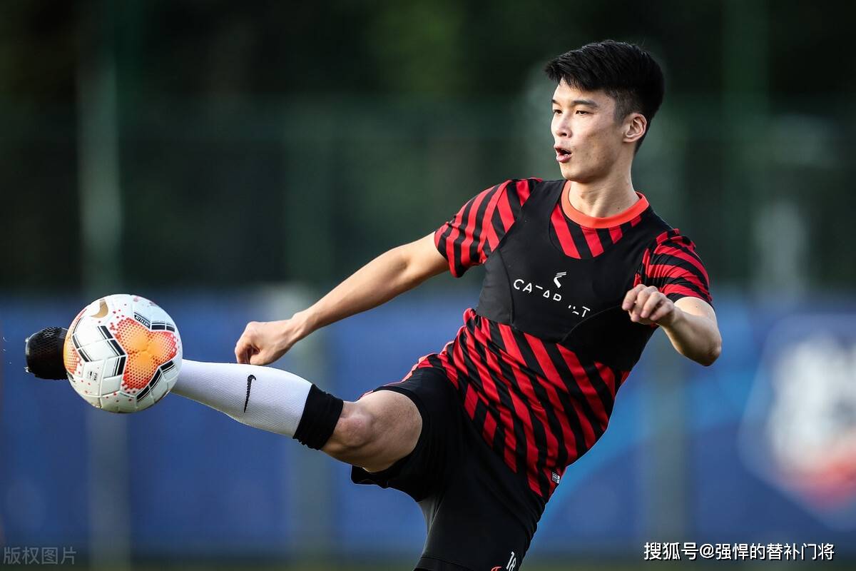 原创上海海港28岁中场离队身高1米81曾是冠军主力未来有望被激活