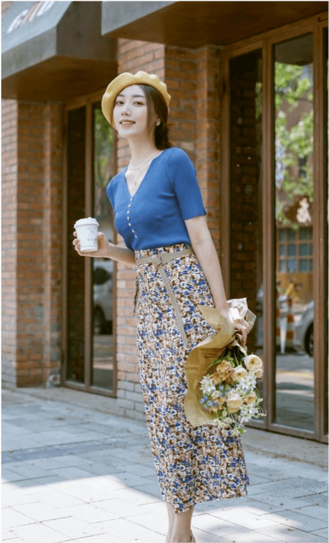 爱游戏中国官方网站夏天要做个甜辣小仙女！吊带衫必不可少性感美艳又少女感爆棚(图5)