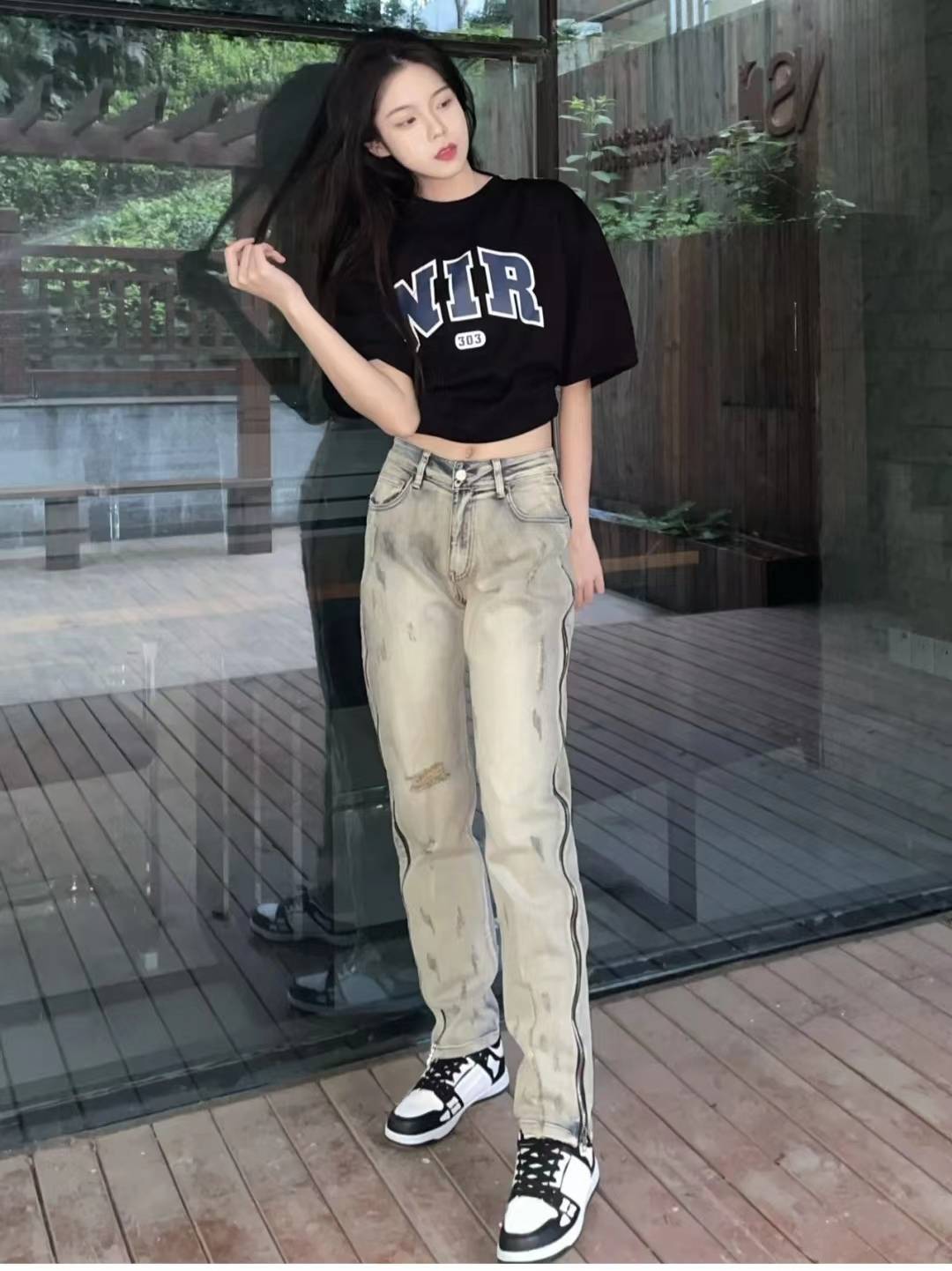 黑色t恤衫搭配什么颜色裤子好看