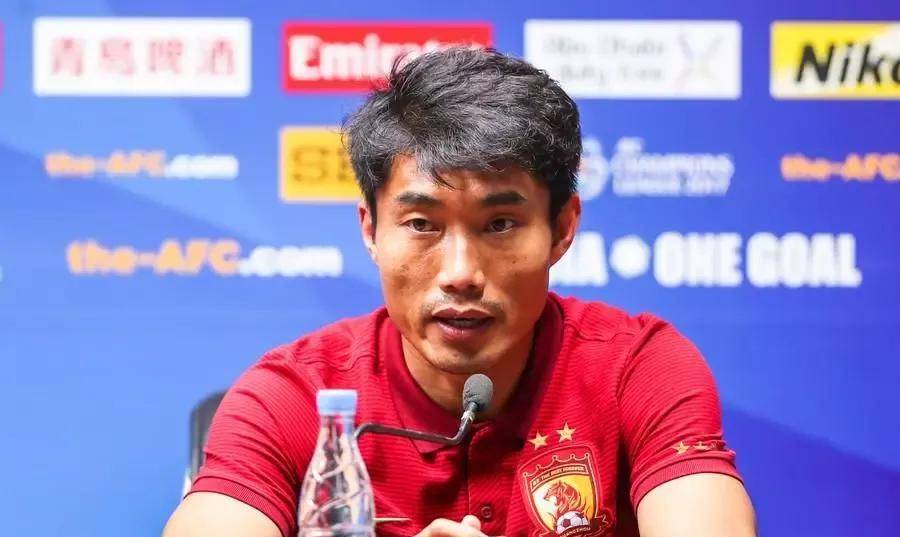 李章洙率领广州恒大夺冠,全国球迷点赞,为什么广东球迷都骂他?