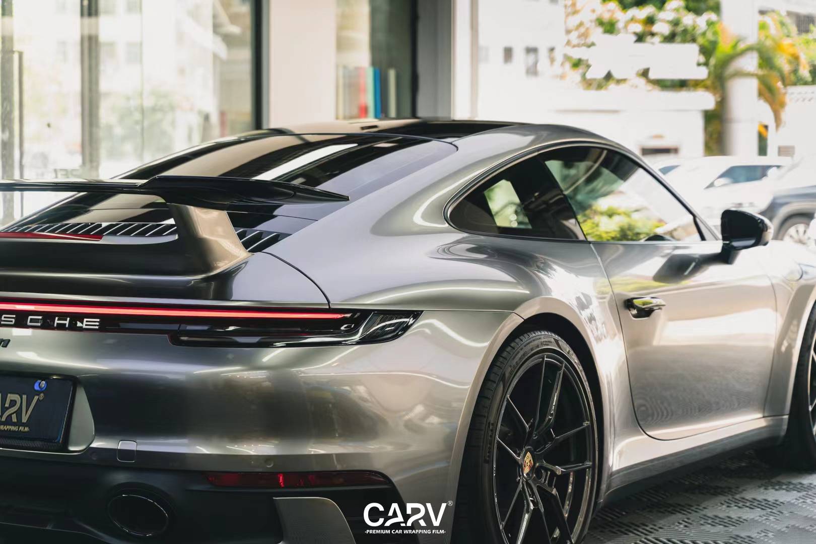 保时捷911卡孚改色膜白金液态金属银