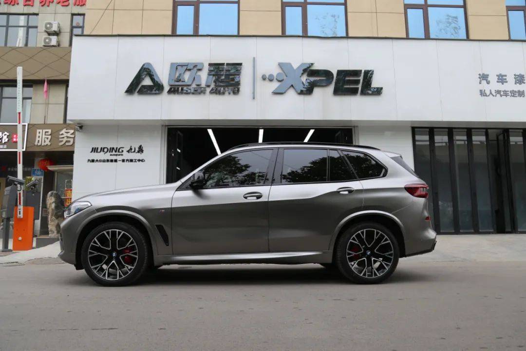 宝马x5全车改色贴膜液态金属银