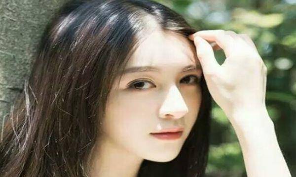 素颜也引人注目的3个生肖女,轻盈优雅,天生丽质怎么看都不腻_化妆